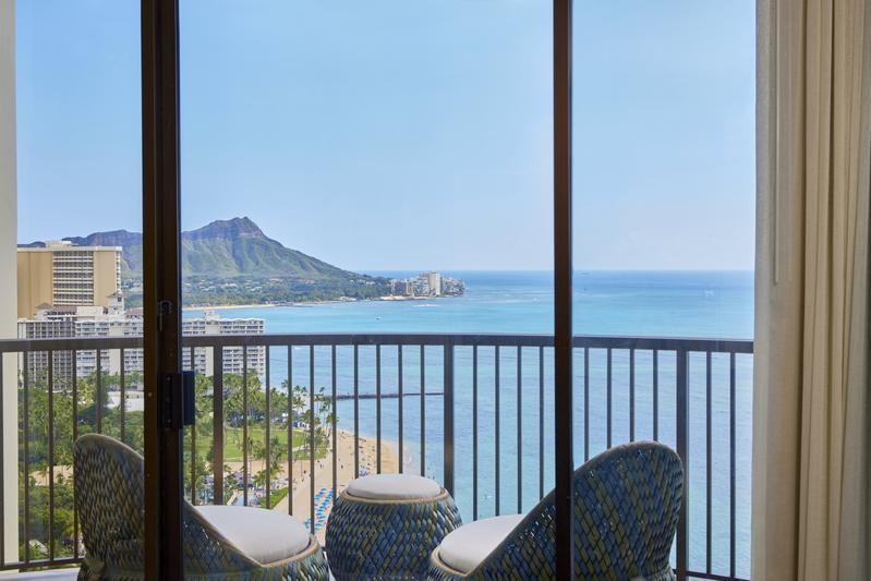 HHV_K1SLQ1_Rainbow-Renovated-Suite-Bedroom-View.jpg