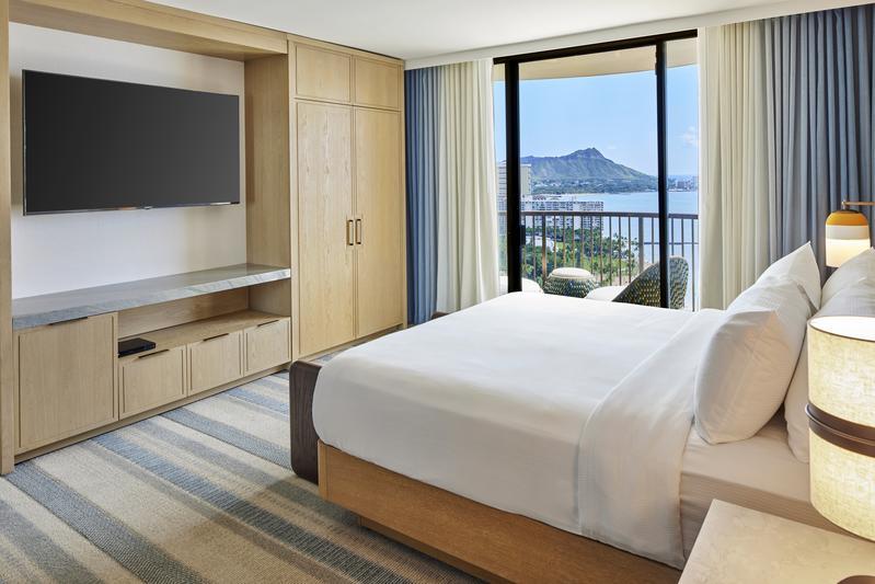 HHV_K1SLQ1_Rainbow-Renovated-Suite-Bedroom_02.jpg