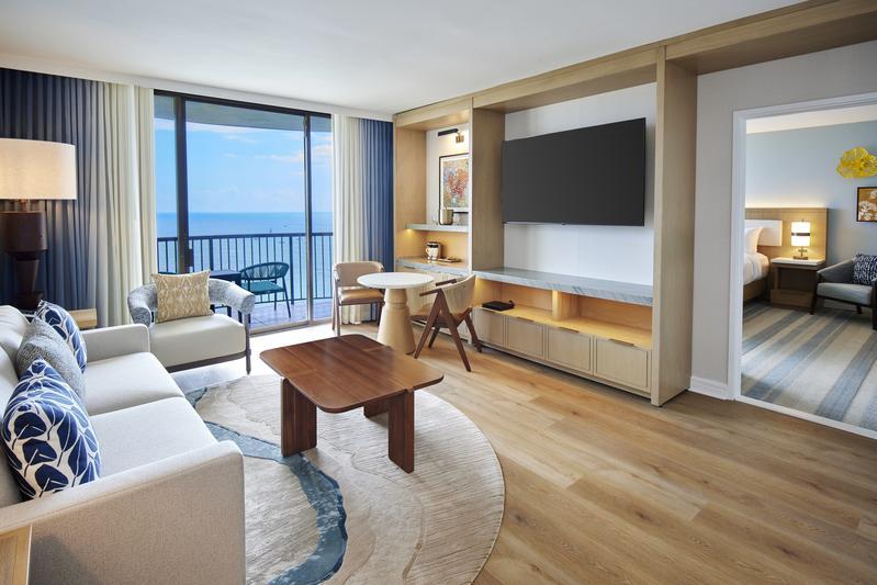 HHV_K1SLQ1_Rainbow-Renovated-Suite-Living-Room_01.jpg
