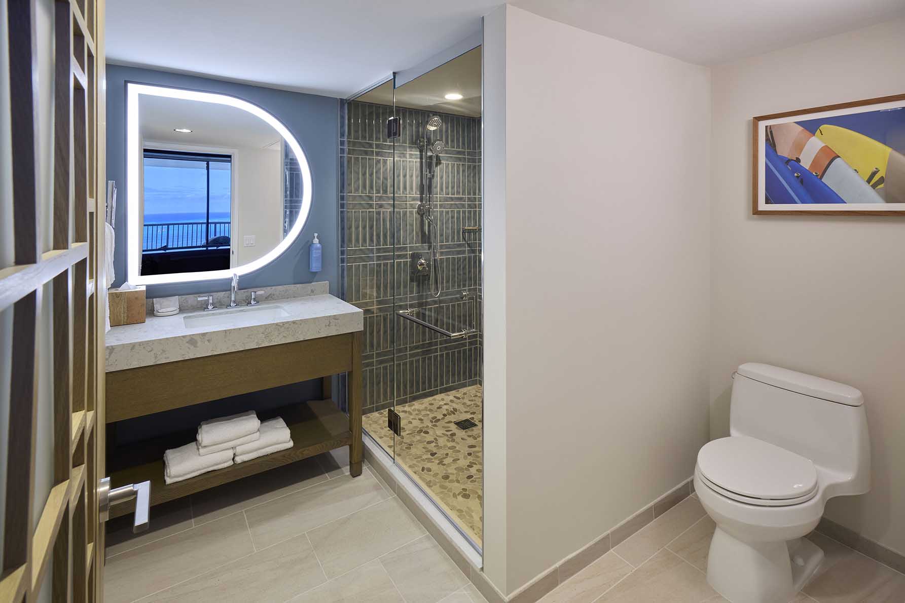 HHV_Duke-Suite_Bathroom_02.jpg