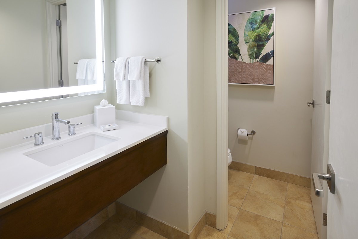 HHV_Tapa-One-Bedroom-Suite-Bathroom-in-living-area.jpg