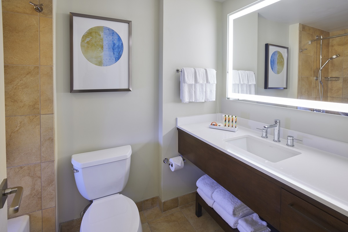 HHV_Tapa-One-Bedroom-Suite-Bathroom-sm.jpg