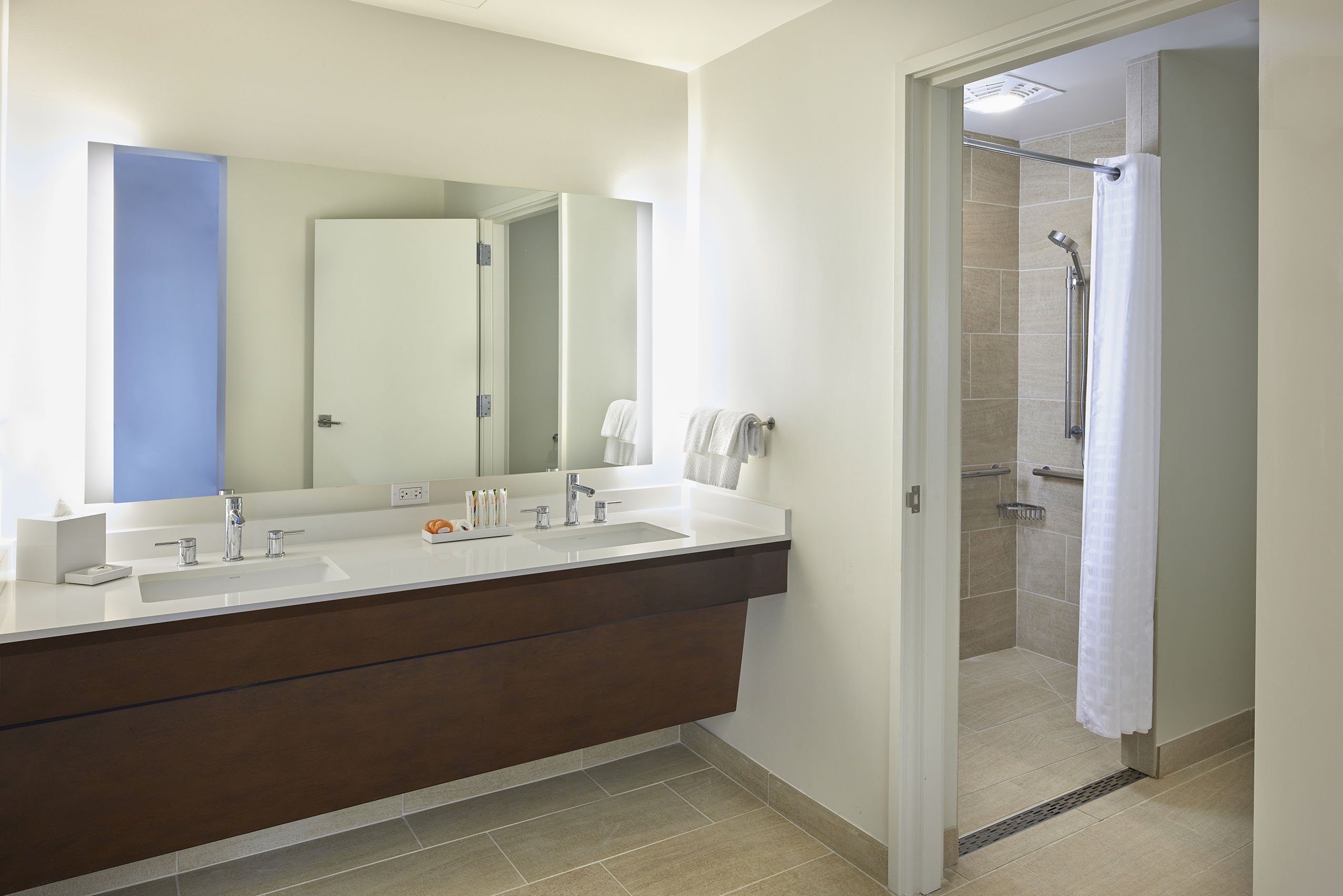 HHV_Leilanai-Suite-Bathroom-3.jpg