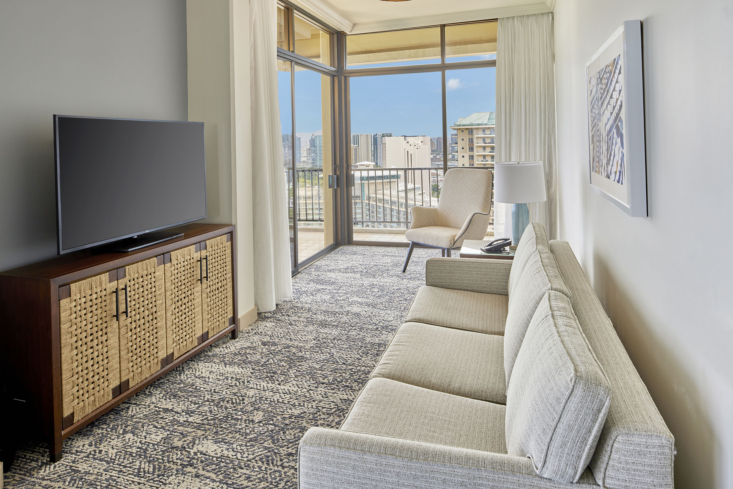 HHV_Leilani-Suite-TV-area.jpg